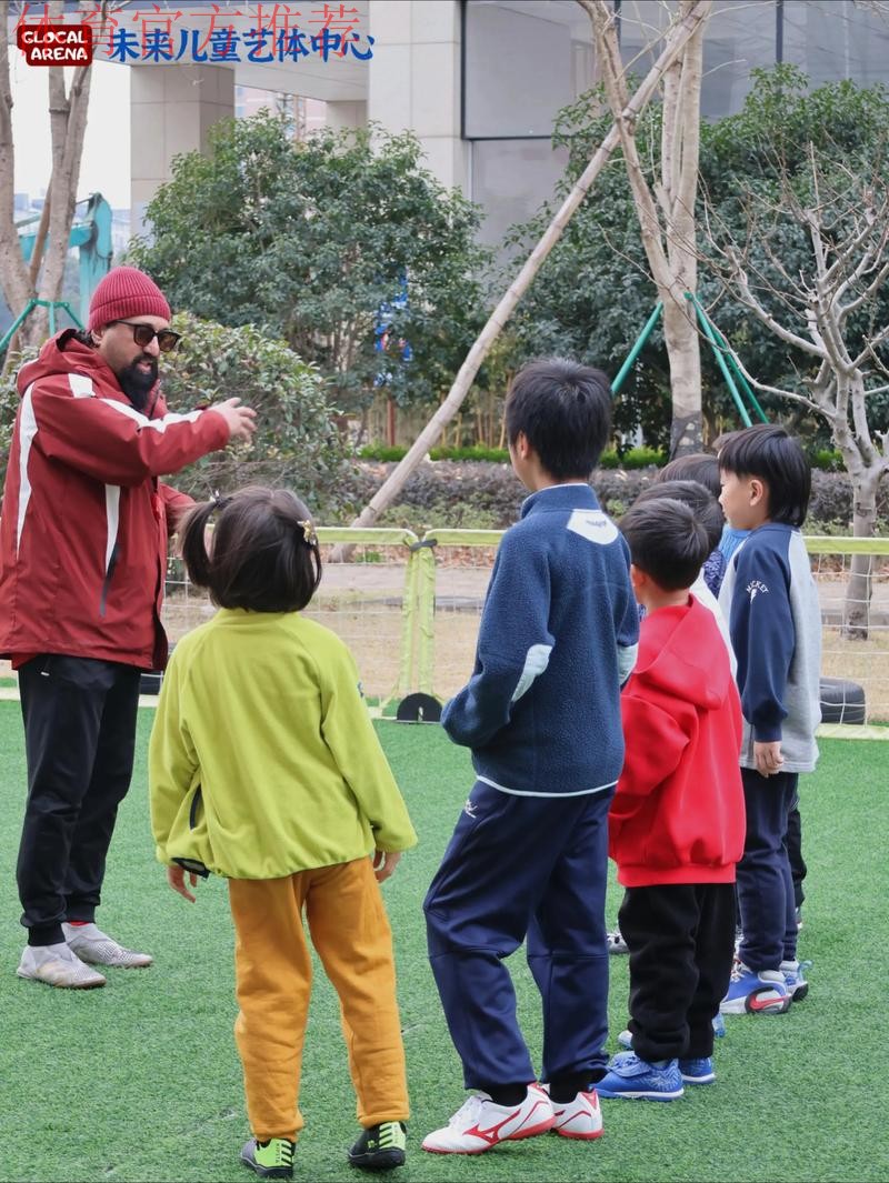 桑德:一个爱看孩子们踢球的“外教” 桑德:一个爱看孩子们踢球的“外教”